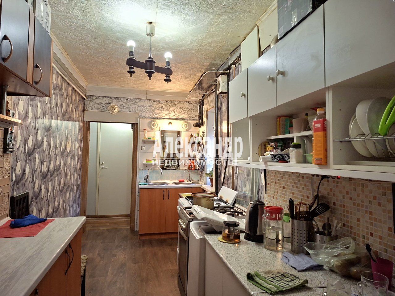Комната в 5-комнатной квартире (103м2) на продажу по адресу Санкт-Петербург, Нейшлотский переулок, 15Б— фото 14 из 35
