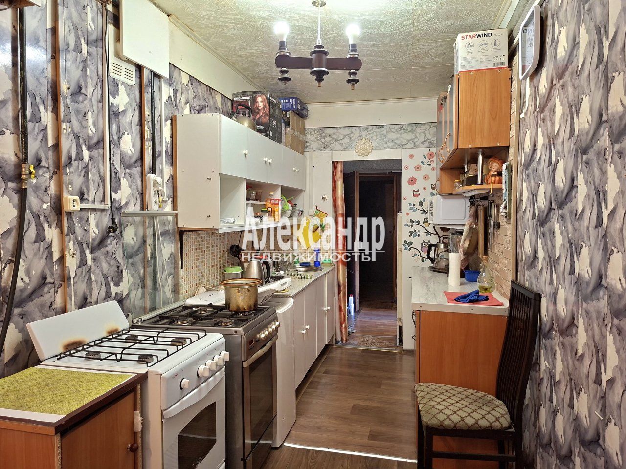 Комната в 5-комнатной квартире (103м2) на продажу по адресу Санкт-Петербург, Нейшлотский переулок, 15Б— фото 15 из 35
