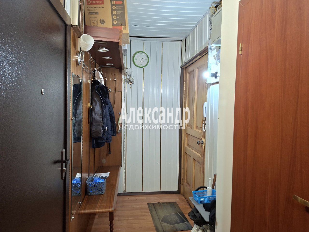 Комната в 5-комнатной квартире (103м2) на продажу по адресу Санкт-Петербург, Нейшлотский переулок, 15Б— фото 19 из 35