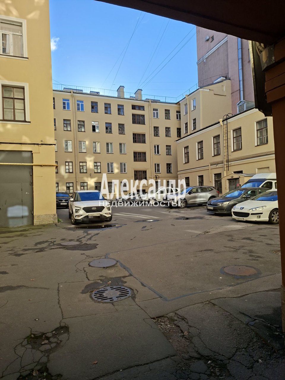 Комната в 5-комнатной квартире (103м2) на продажу по адресу Санкт-Петербург, Нейшлотский переулок, 15Б— фото 26 из 35