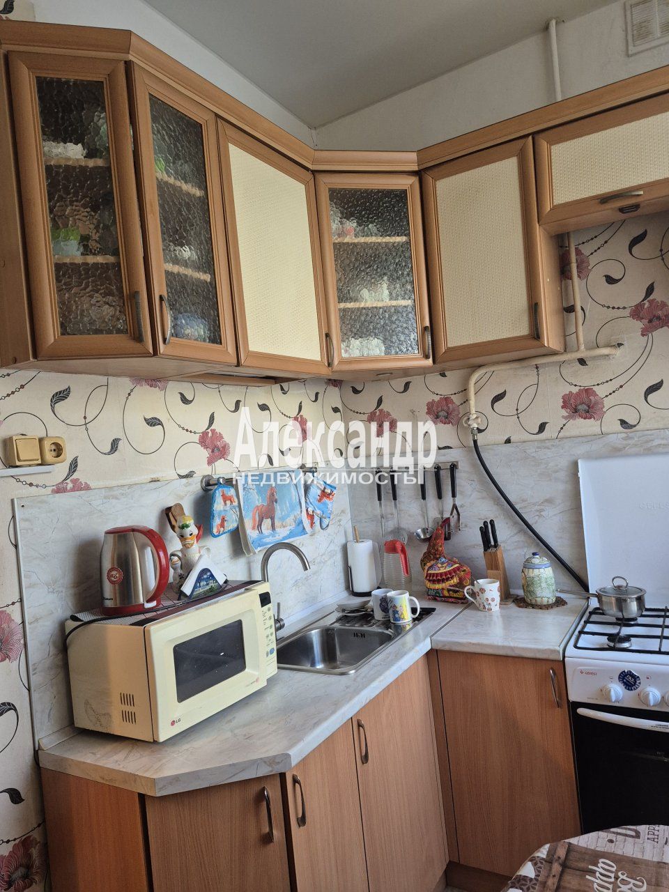 2-комнатная квартира (45м2) на продажу по адресу Ленинградская область, Кировск, улица Кирова, 25— фото 2 из 28