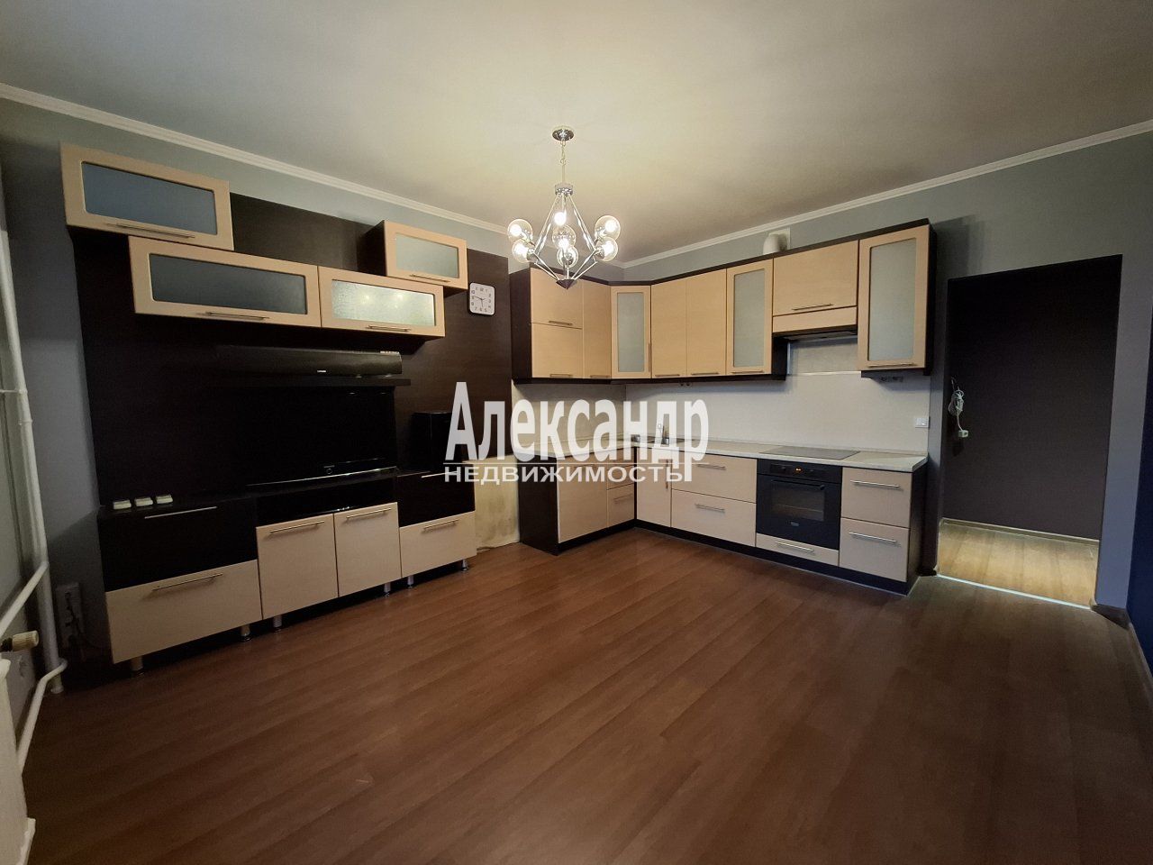 3-комнатная квартира (82м2) на продажу по адресу Санкт-Петербург, проспект Славы, 52к1— фото 3 из 21