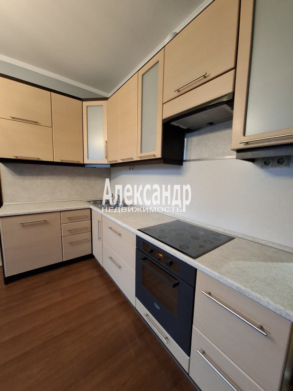 3-комнатная квартира (82м2) на продажу по адресу Санкт-Петербург, проспект Славы, 52к1— фото 4 из 21