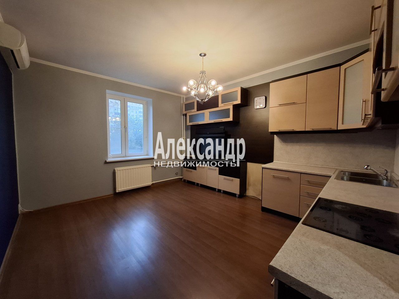 3-комнатная квартира (82м2) на продажу по адресу Санкт-Петербург, проспект Славы, 52к1— фото 2 из 21