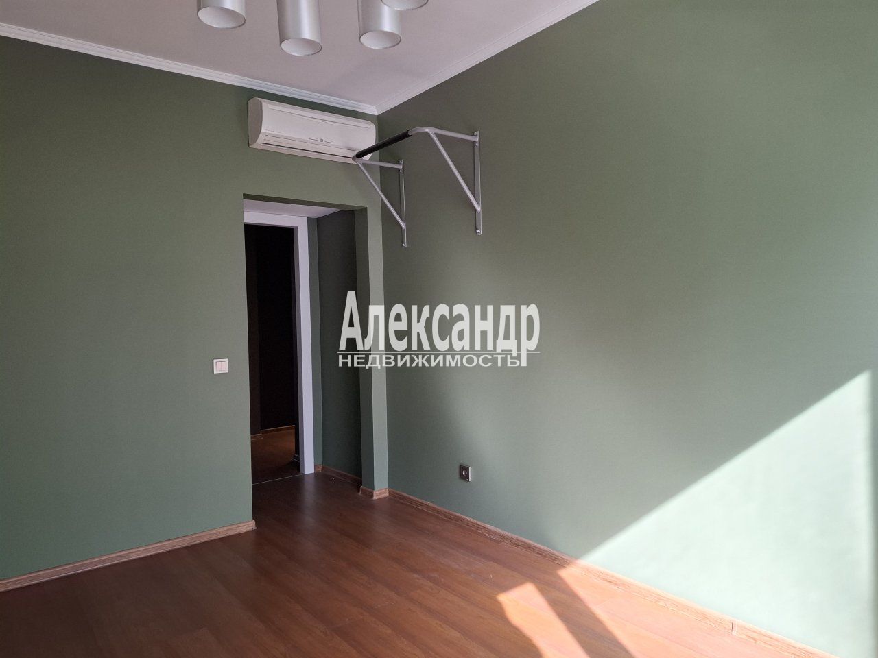 3-комнатная квартира (82м2) на продажу по адресу Санкт-Петербург, проспект Славы, 52к1— фото 11 из 21