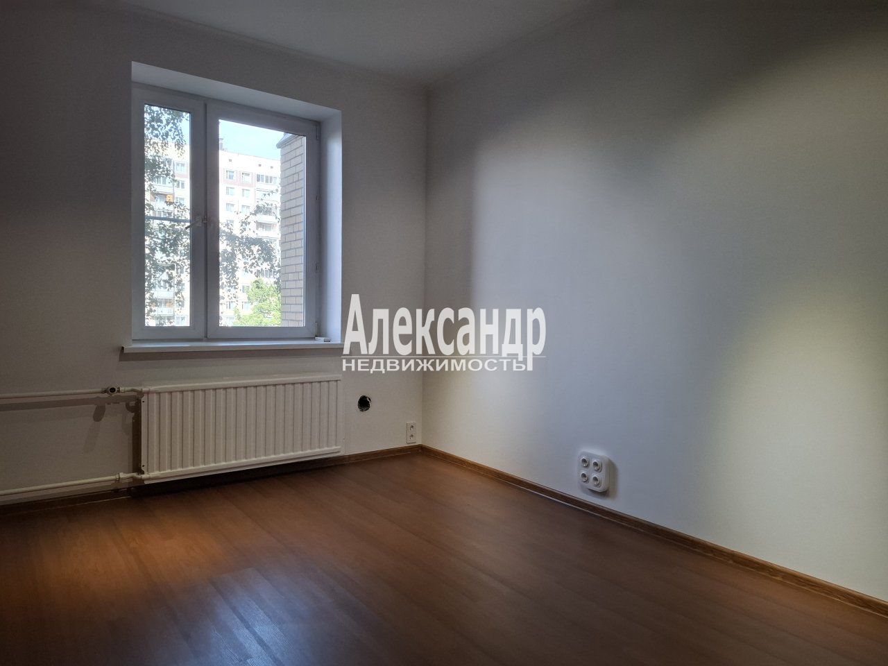 3-комнатная квартира (82м2) на продажу по адресу Санкт-Петербург, проспект Славы, 52к1— фото 10 из 21