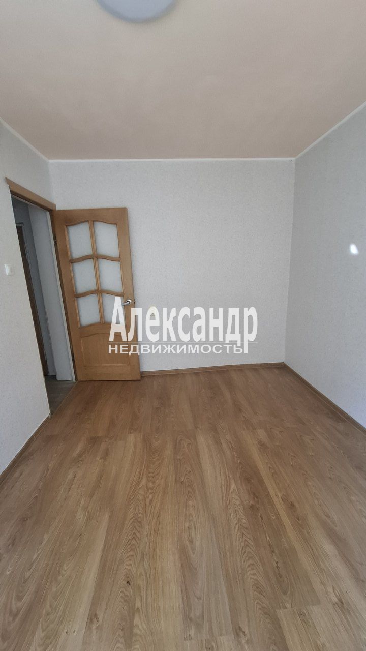 2-комнатная квартира (50м2) на продажу по адресу Ленинградская область, Кировский район, городской посёлок Павлово, Советская улица, 3— фото 2 из 15