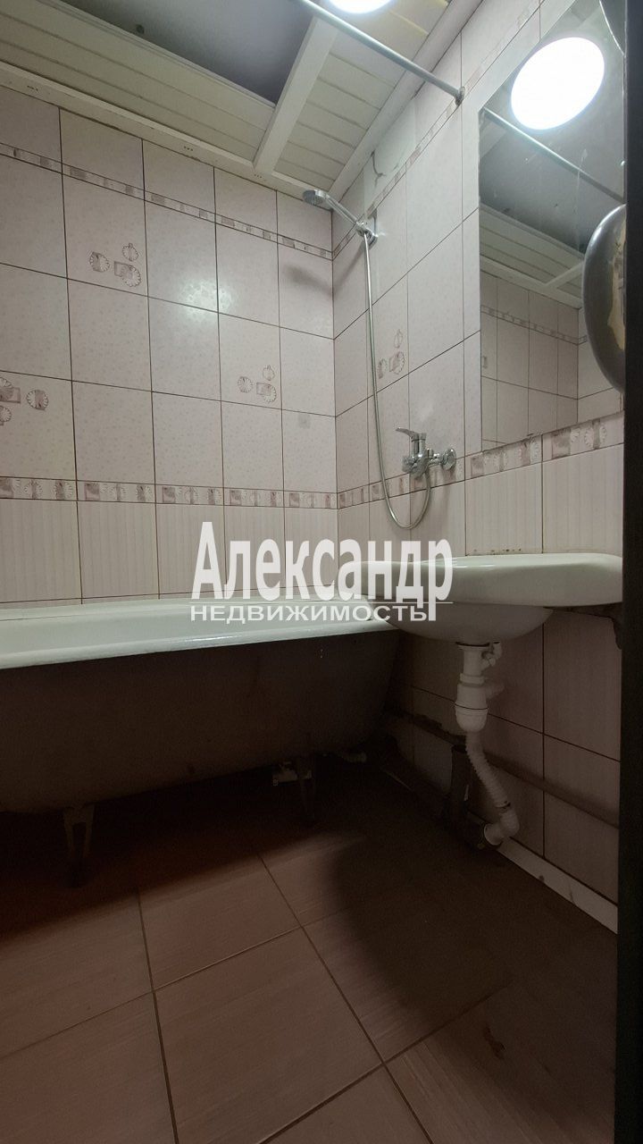 2-комнатная квартира (50м2) на продажу по адресу Ленинградская область, Кировский район, городской посёлок Павлово, Советская улица, 3— фото 12 из 15