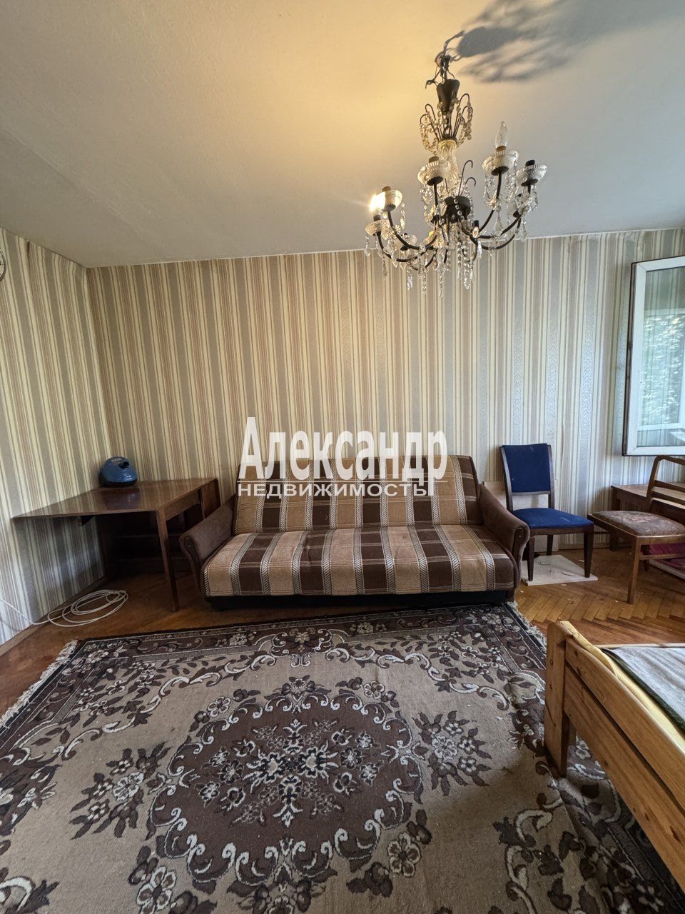 3-комнатная квартира (42м2) на продажу по адресу Санкт-Петербург, улица Червонного Казачества, 32— фото 3 из 19