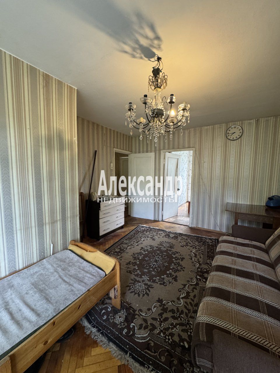3-комнатная квартира (42м2) на продажу по адресу Санкт-Петербург, улица Червонного Казачества, 32— фото 4 из 19