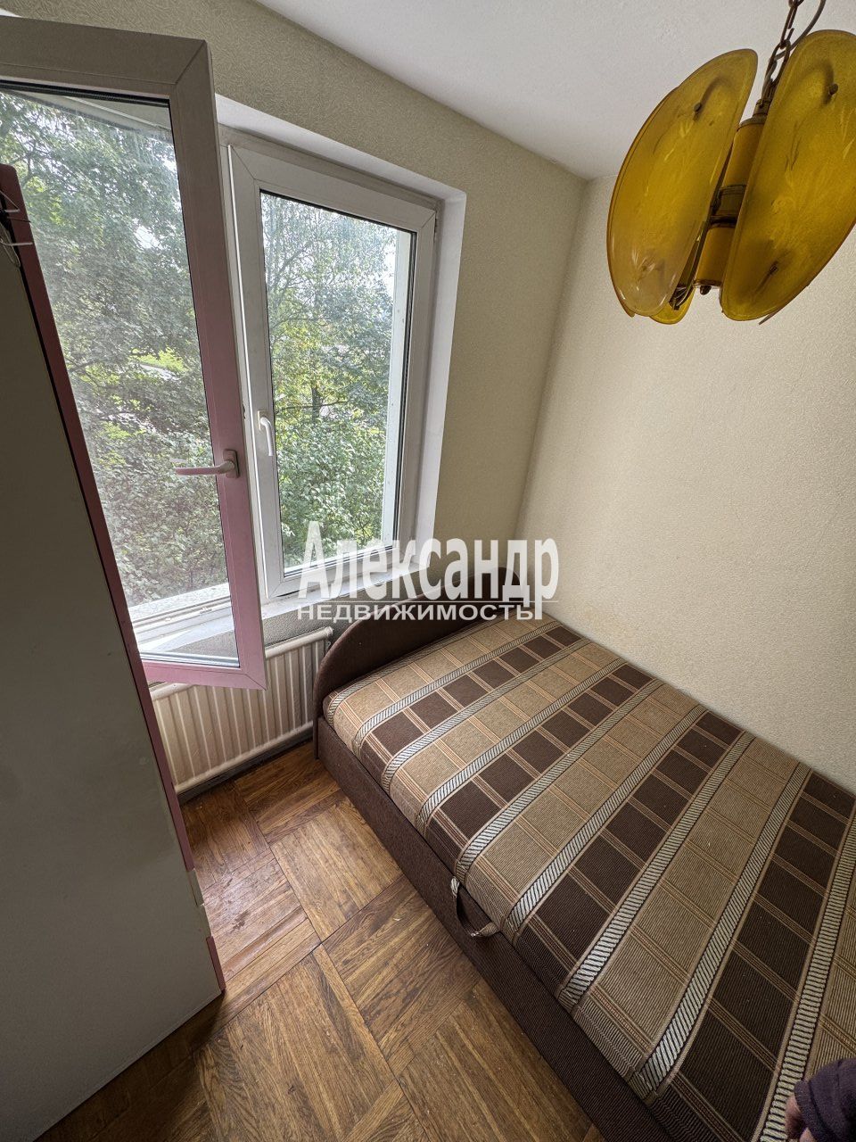 3-комнатная квартира (42м2) на продажу по адресу Санкт-Петербург, улица Червонного Казачества, 32— фото 6 из 19