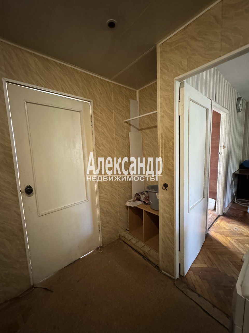 3-комнатная квартира (42м2) на продажу по адресу Санкт-Петербург, улица Червонного Казачества, 32— фото 13 из 19