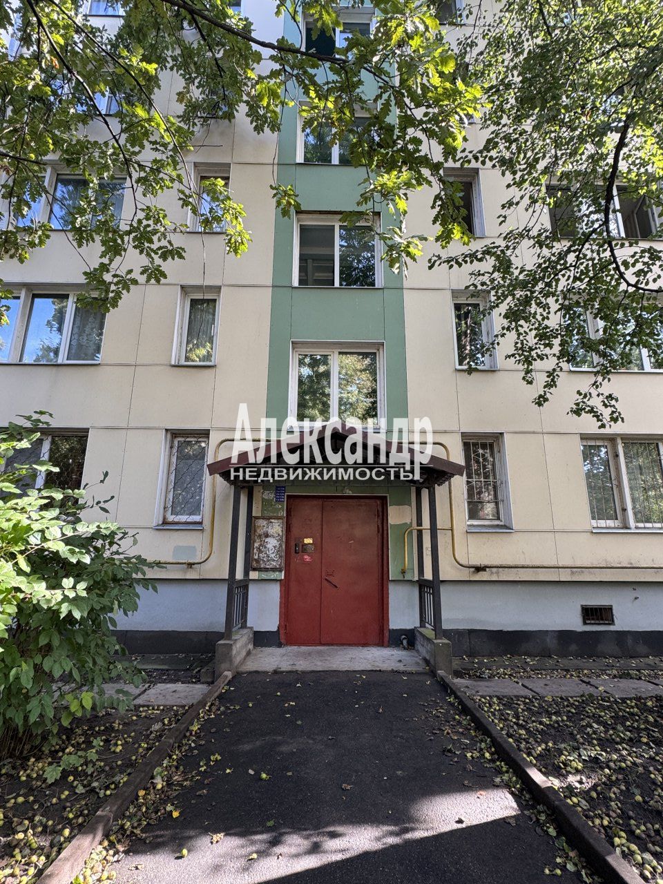 3-комнатная квартира (42м2) на продажу по адресу Санкт-Петербург, улица Червонного Казачества, 32— фото 15 из 19