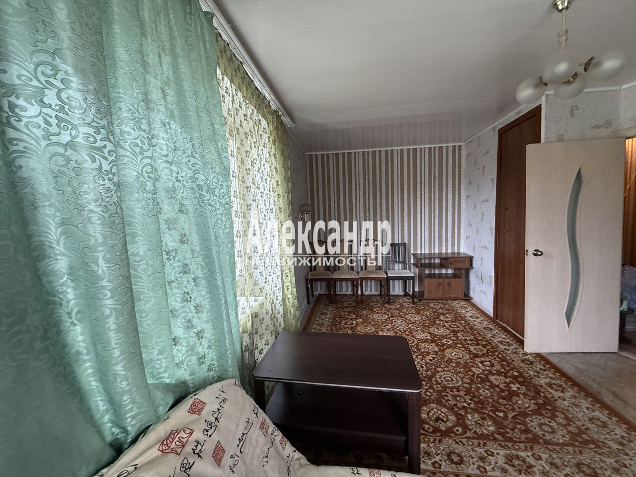 1-комнатная квартира (32м2) на продажу по адресу Санкт-Петербург, Петергоф, Разводная улица, 25, подъезд 1— фото 2 из 16
