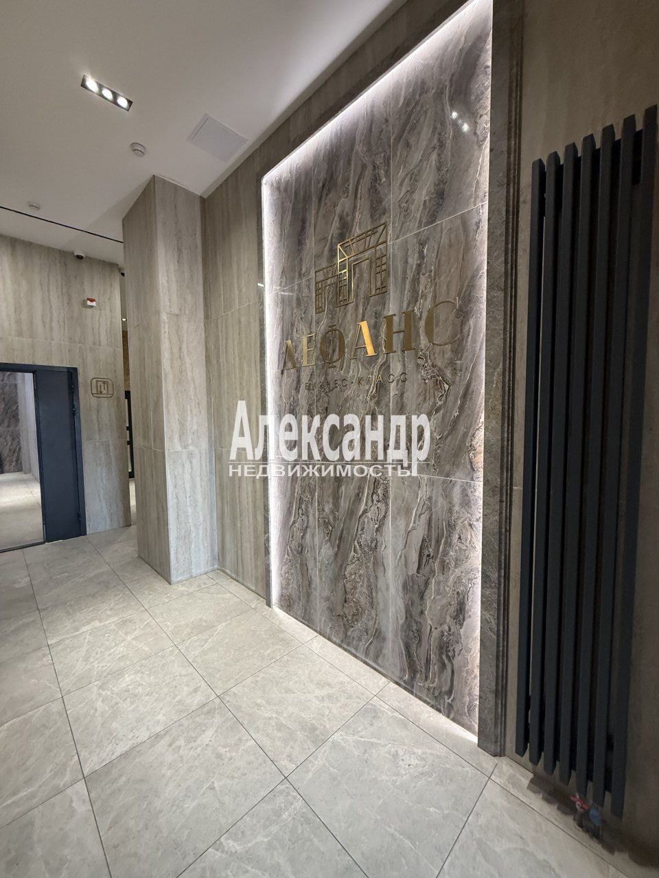 1-комнатная квартира (40м2) на продажу по адресу Санкт-Петербург, улица Типанова, 22, подъезд 6— фото 1 из 20