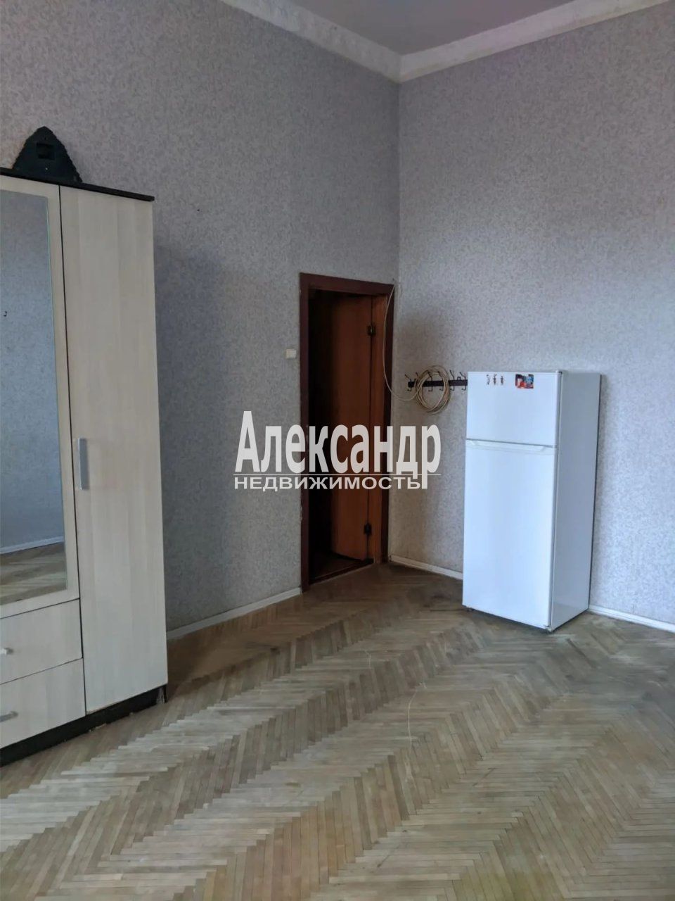 Комната в 4-комнатной квартире площадью 92 м2