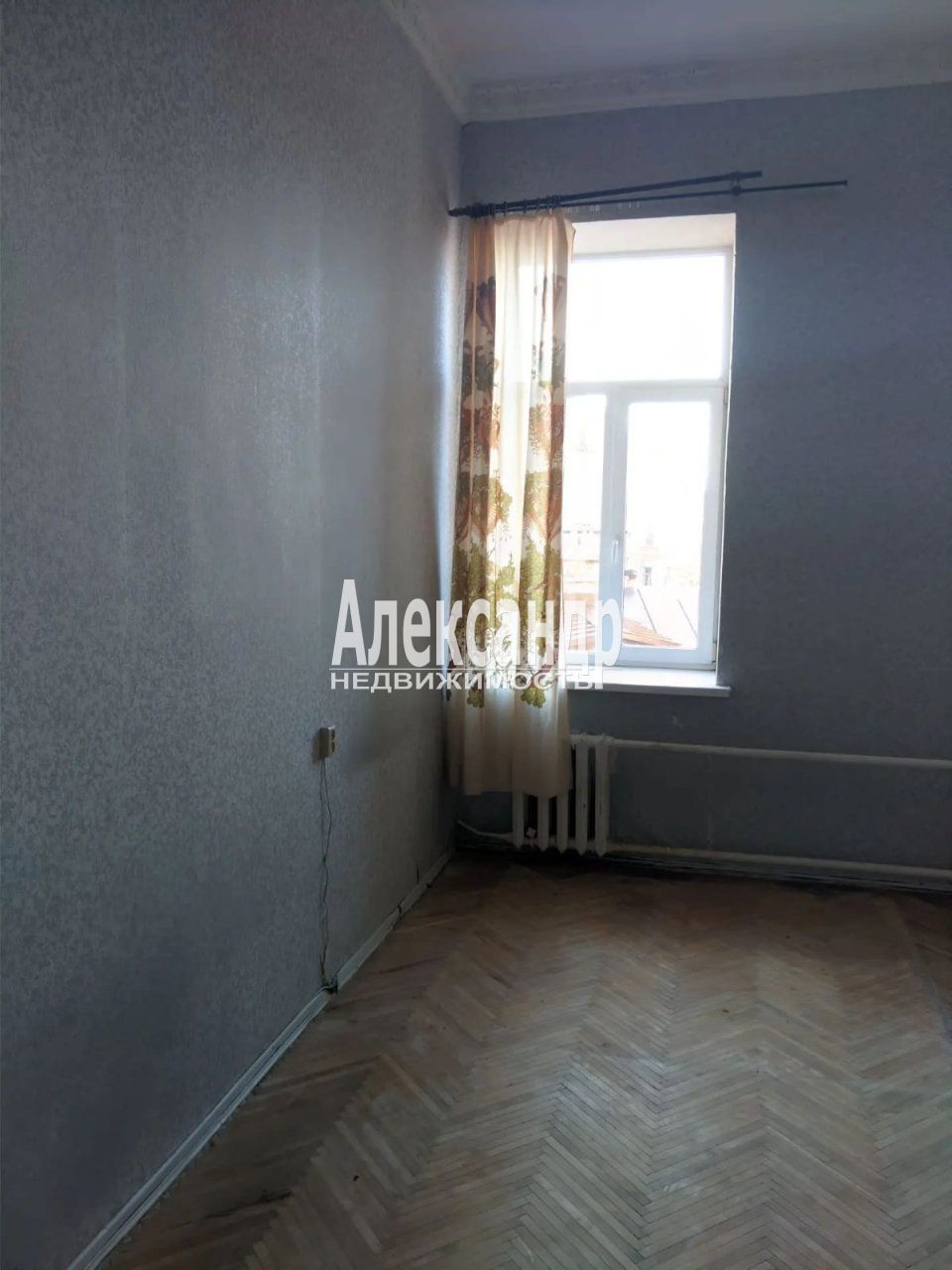 Комната в 4-комнатной квартире площадью 92 м2