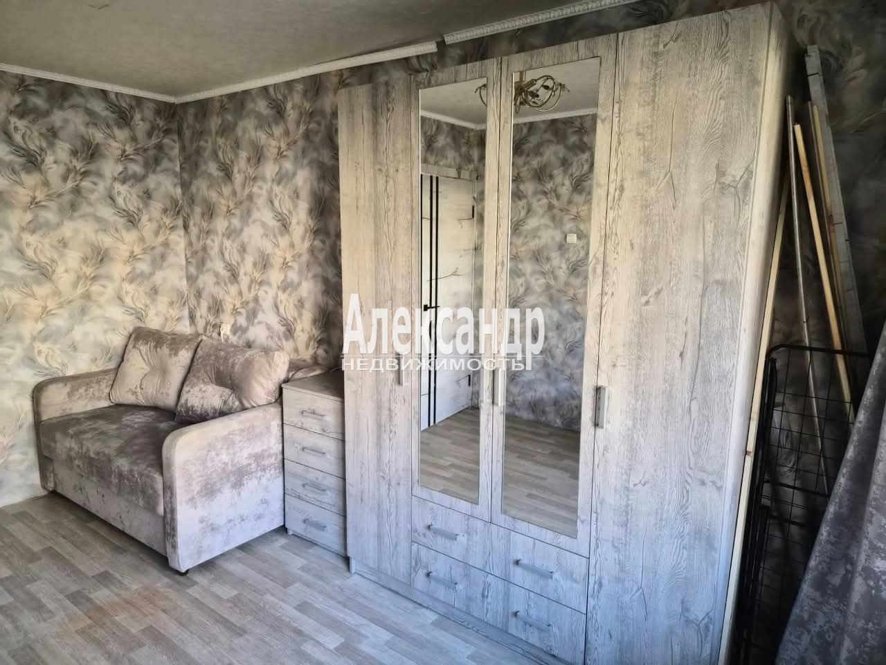 2-комнатная квартира (47м2) в аренду по адресу Санкт-Петербург, проспект Большевиков, 33к3— фото 1 из 15