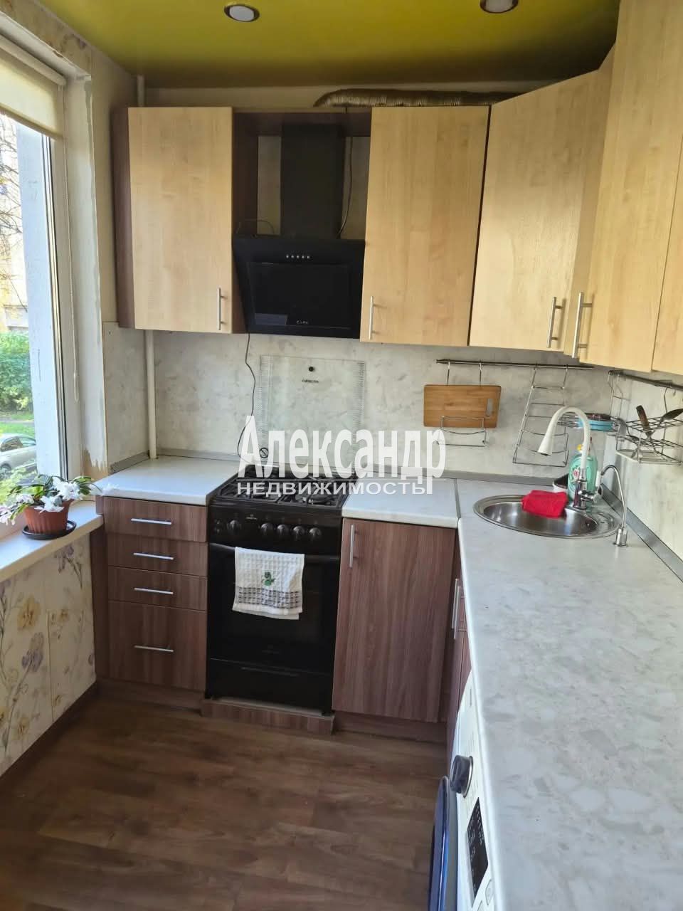 2-комнатная квартира (47м2) в аренду по адресу Санкт-Петербург, проспект Большевиков, 33к3— фото 6 из 15