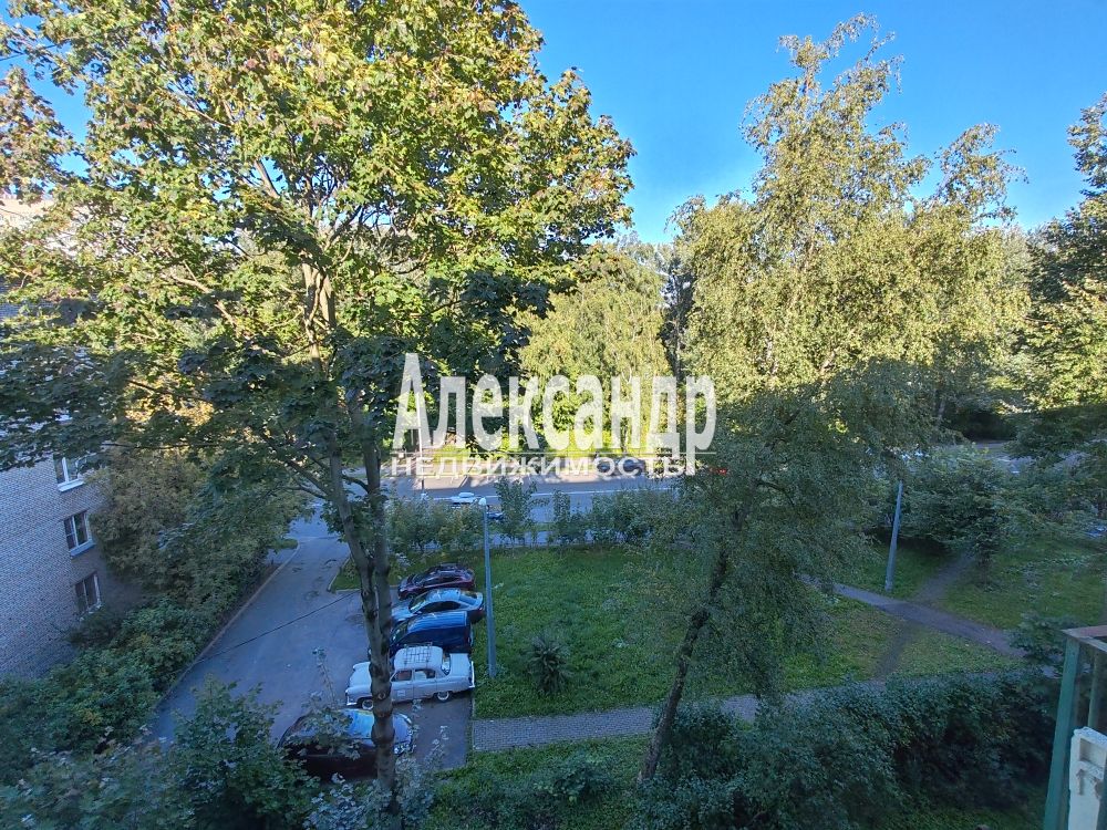 2-комнатная квартира (43м2) в аренду по адресу Санкт-Петербург, улица Беринга, 26к1— фото 4 из 22