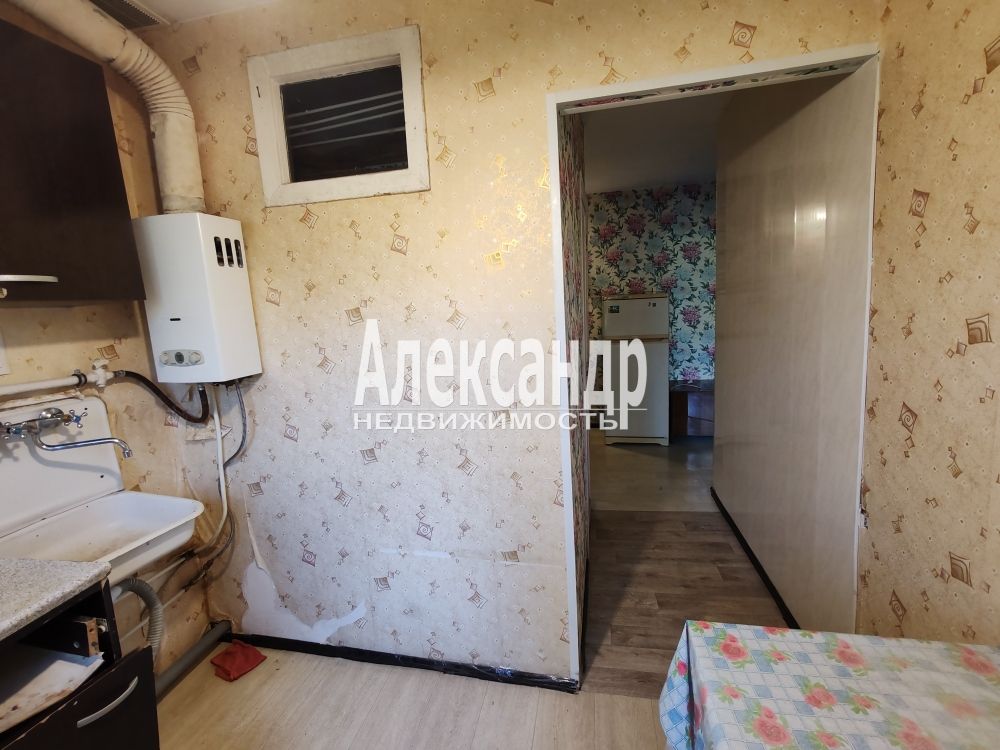 2-комнатная квартира (43м2) в аренду по адресу Санкт-Петербург, улица Беринга, 26к1— фото 16 из 22