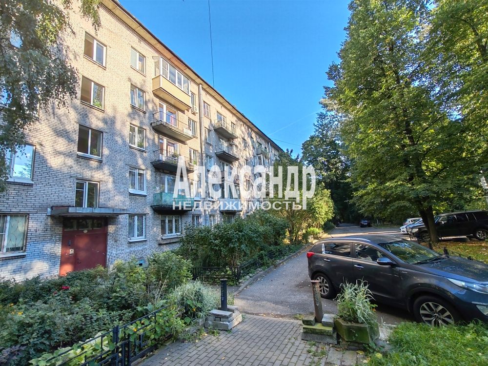 2-комнатная квартира (43м2) в аренду по адресу Санкт-Петербург, улица Беринга, 26к1— фото 1 из 22
