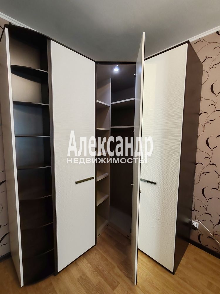 1-комнатная квартира (50м2) в аренду по адресу Санкт-Петербург, улица Адмирала Трибуца, 7— фото 19 из 37