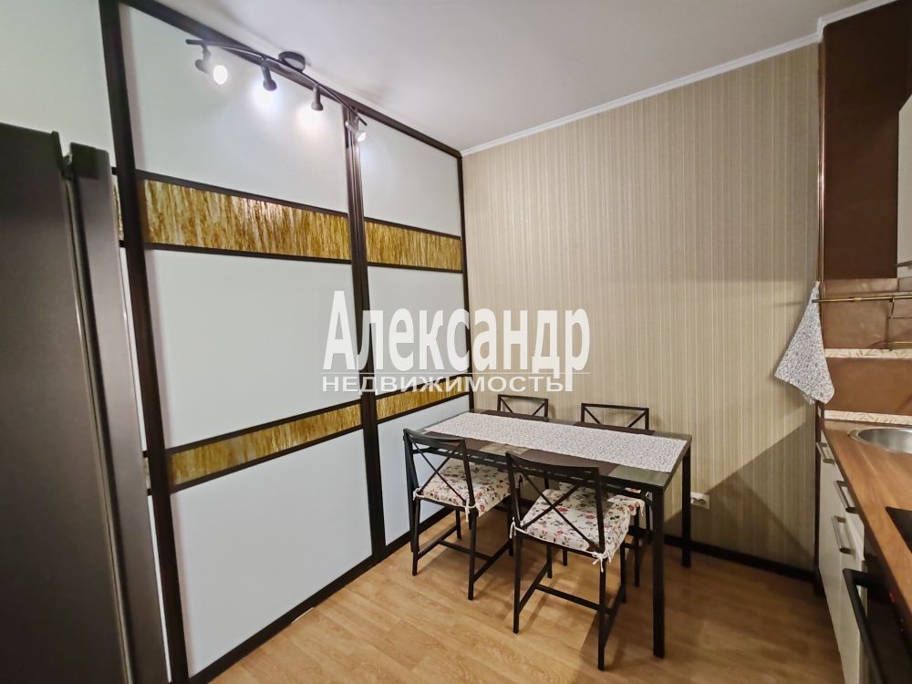 1-комнатная квартира (50м2) в аренду по адресу Санкт-Петербург, улица Адмирала Трибуца, 7— фото 3 из 37