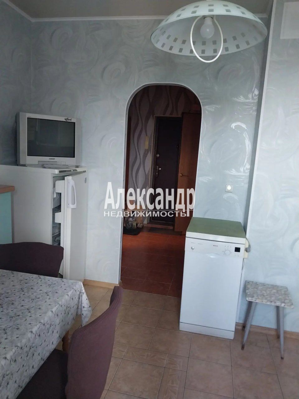 1-комнатная квартира (40м2) в аренду по адресу Санкт-Петербург, Ленинский проспект, 92к3— фото 3 из 14