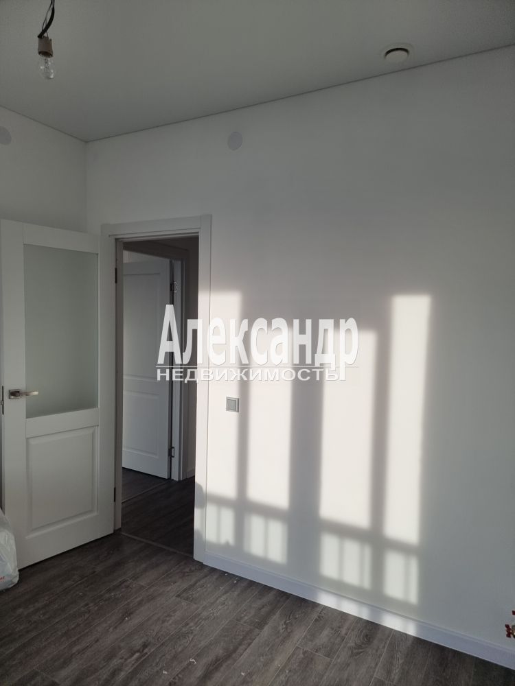 1-комнатная квартира (33м2) в аренду по адресу Санкт-Петербург, Пушкинский район, посёлок Шушары, территория Детскосельский, Колпинское шоссе, 123— фото 7 из 13