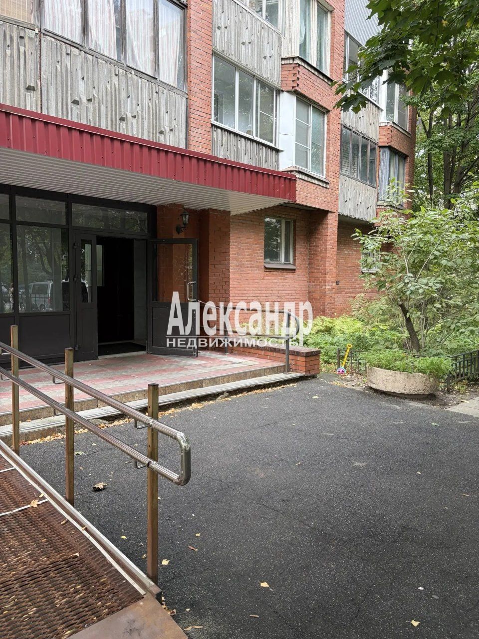 1-комнатная квартира (37м2) на продажу по адресу Санкт-Петербург, Киришская улица, 11/16— фото 3 из 40