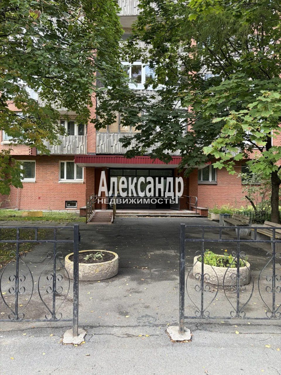 1-комнатная квартира (37м2) на продажу по адресу Санкт-Петербург, Киришская улица, 11/16— фото 1 из 40