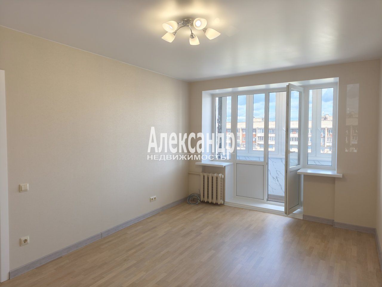 3-комнатная квартира (67м2) на продажу по адресу Санкт-Петербург, Бухарестская улица, 23к1— фото 2 из 51