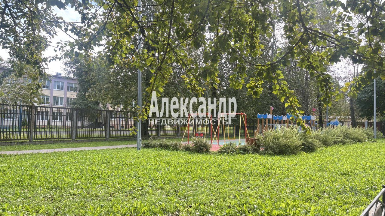 2-комнатная квартира (46м2) на продажу по адресу Санкт-Петербург, улица Пионерстроя, 10к3— фото 4 из 27