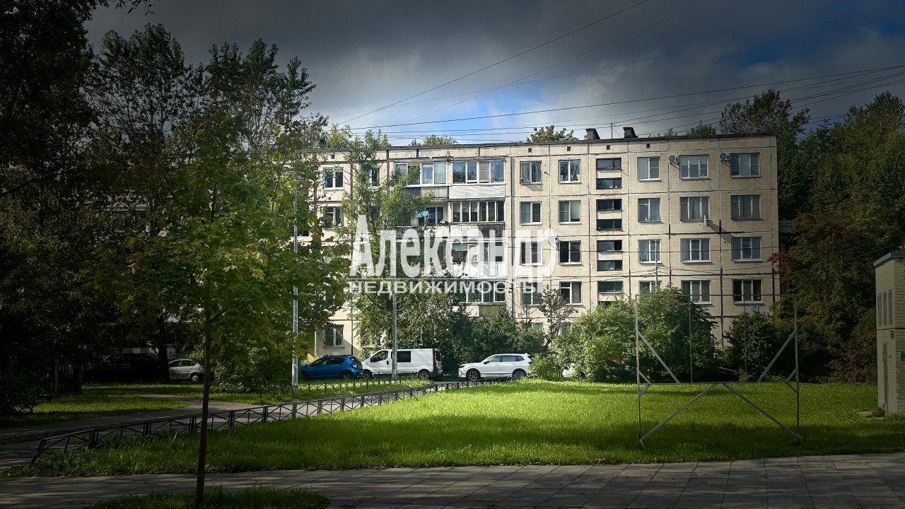 2-комнатная квартира (46м2) на продажу по адресу Санкт-Петербург, улица Пионерстроя, 10к3— фото 1 из 27