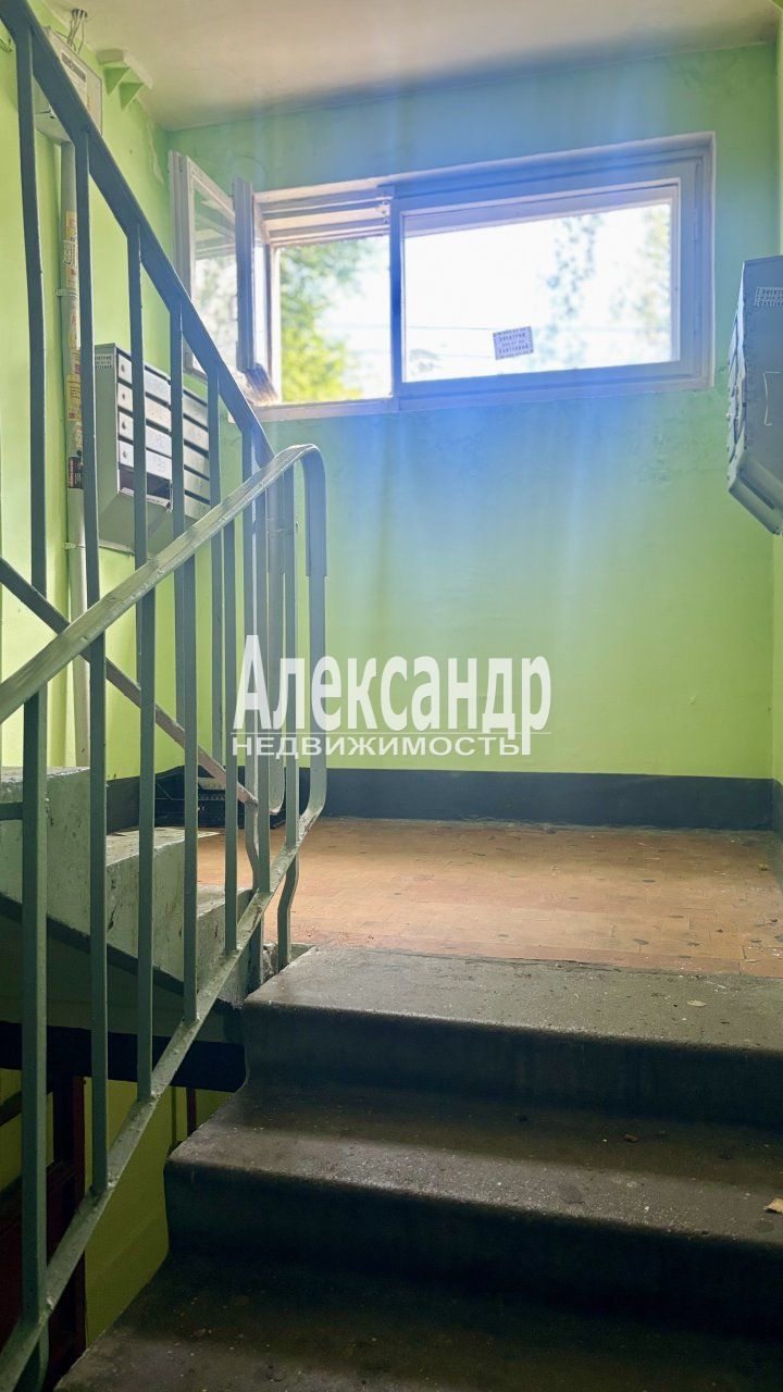 2-комнатная квартира (46м2) на продажу по адресу Санкт-Петербург, улица Пионерстроя, 10к3— фото 9 из 27