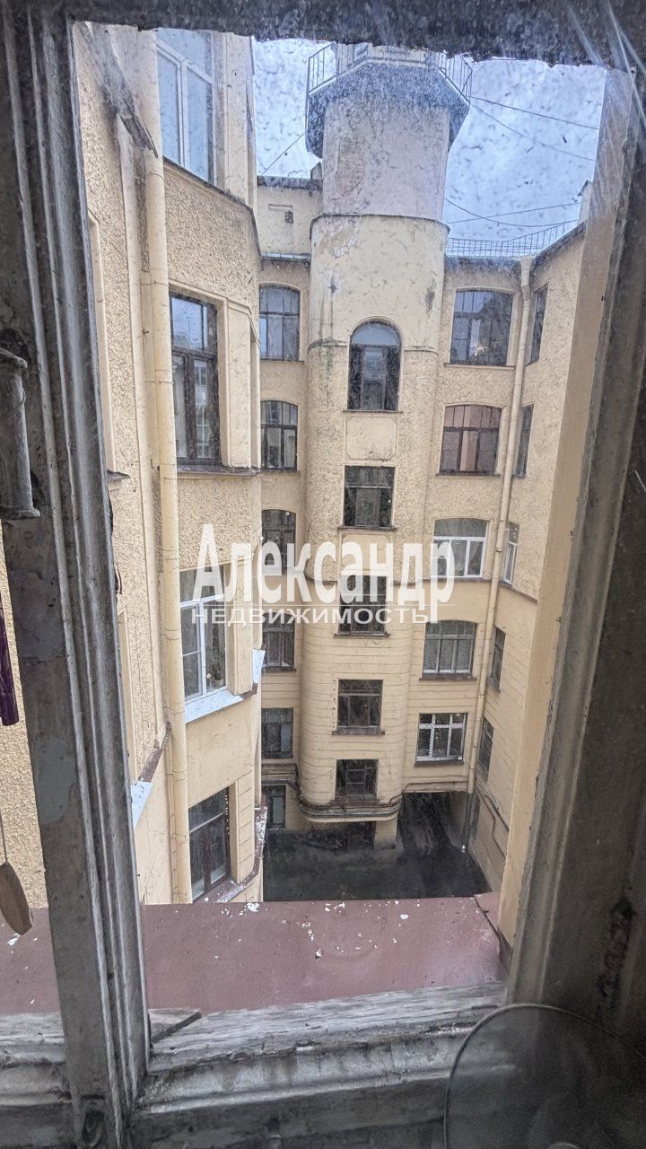Комната в 4-комнатной квартире (128м2) на продажу по адресу Санкт-Петербург, 6-я линия Васильевского острова, 47— фото 2 из 13