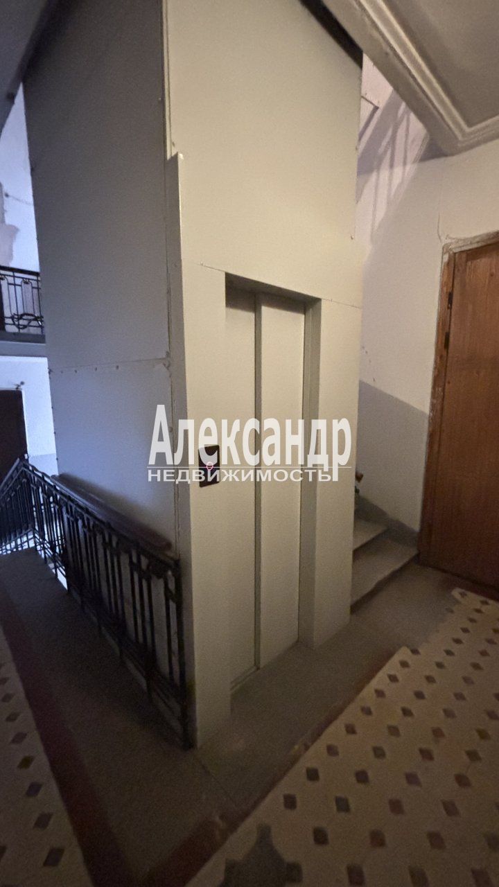 Комната в 4-комнатной квартире (128м2) на продажу по адресу Санкт-Петербург, 6-я линия Васильевского острова, 47— фото 9 из 13