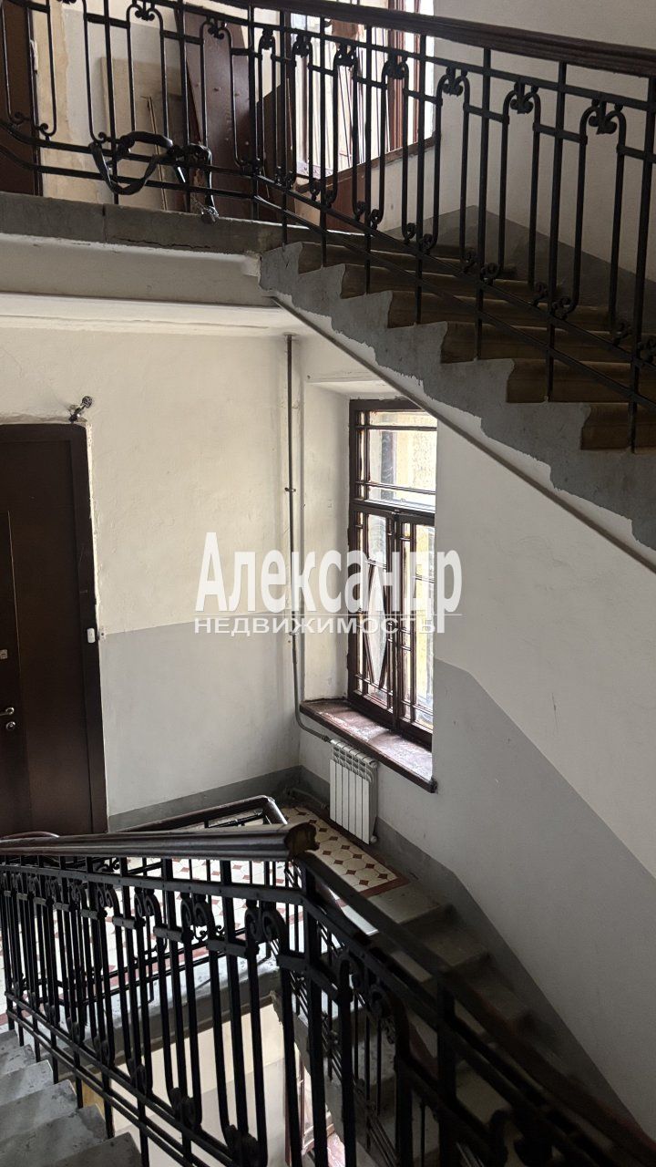 Комната в 4-комнатной квартире (128м2) на продажу по адресу Санкт-Петербург, 6-я линия Васильевского острова, 47— фото 10 из 13