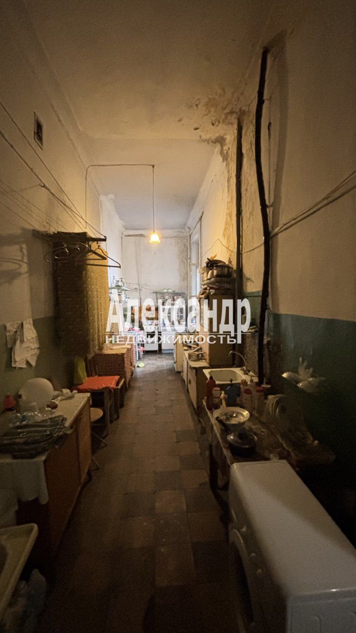 Комната в 4-комнатной квартире (128м2) на продажу по адресу Санкт-Петербург, 6-я линия Васильевского острова, 47— фото 6 из 13