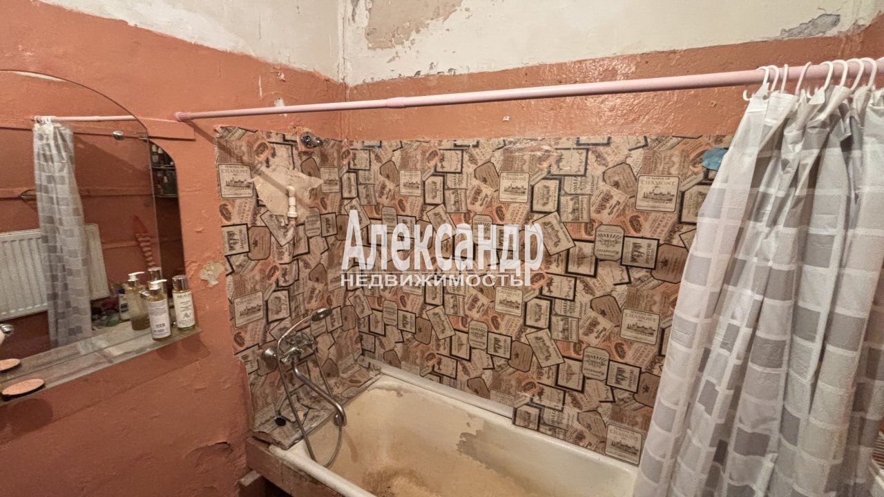 Комната в 4-комнатной квартире (128м2) на продажу по адресу Санкт-Петербург, 6-я линия Васильевского острова, 47— фото 8 из 13