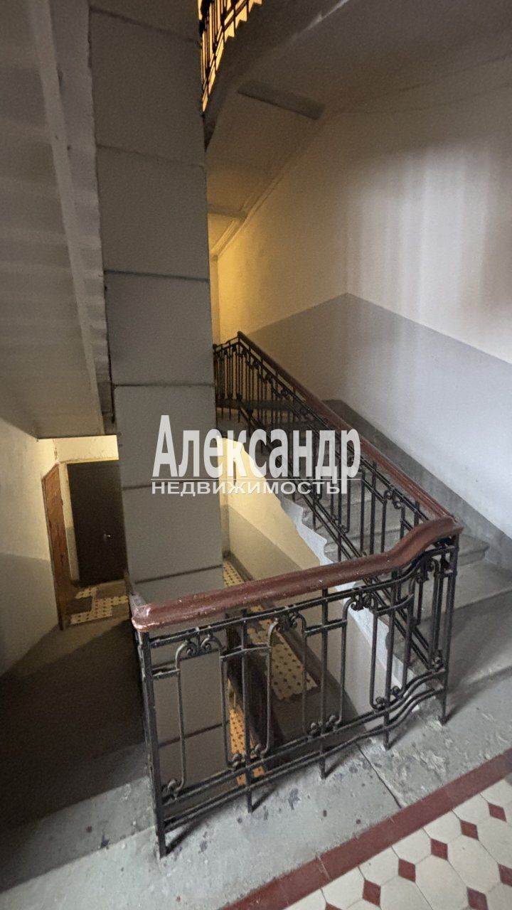 Комната в 4-комнатной квартире (128м2) на продажу по адресу Санкт-Петербург, 6-я линия Васильевского острова, 47— фото 11 из 13