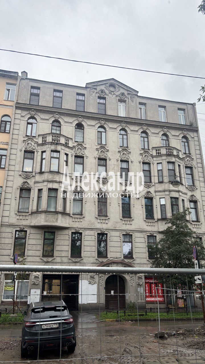 Комната в 4-комнатной квартире (128м2) на продажу по адресу Санкт-Петербург, 6-я линия Васильевского острова, 47— фото 12 из 13