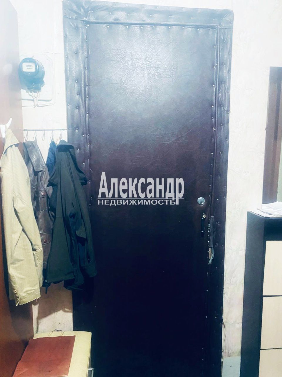 Комната в 7-комнатной квартире (213м2) в аренду по адресу Санкт-Петербург, 11-я линия Васильевского острова, 48— фото 12 из 16