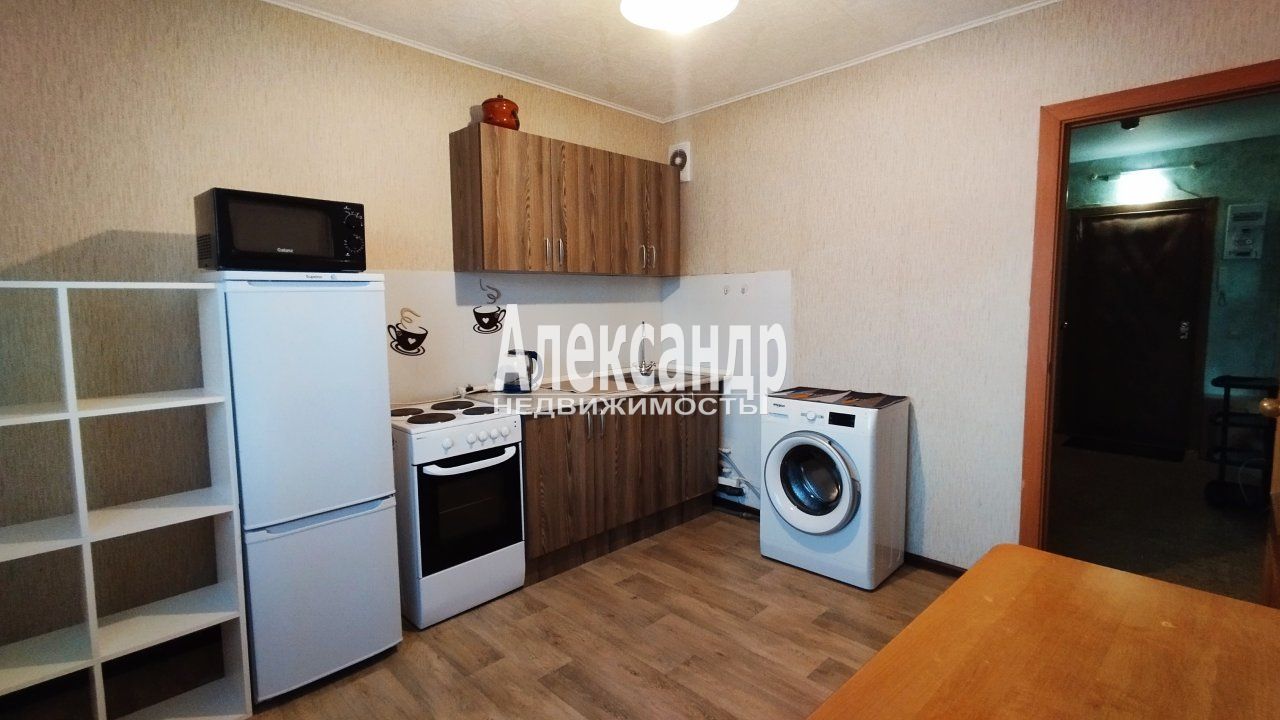 1-комнатная квартира (38м2) в аренду по адресу Санкт-Петербург, улица Карпинского, 33к1— фото 3 из 28