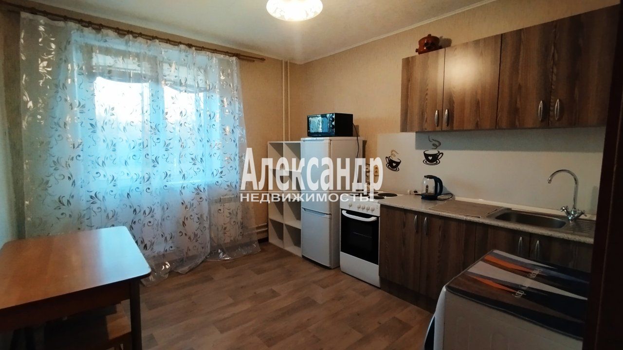 1-комнатная квартира (38м2) в аренду по адресу Санкт-Петербург, улица Карпинского, 33к1— фото 1 из 28