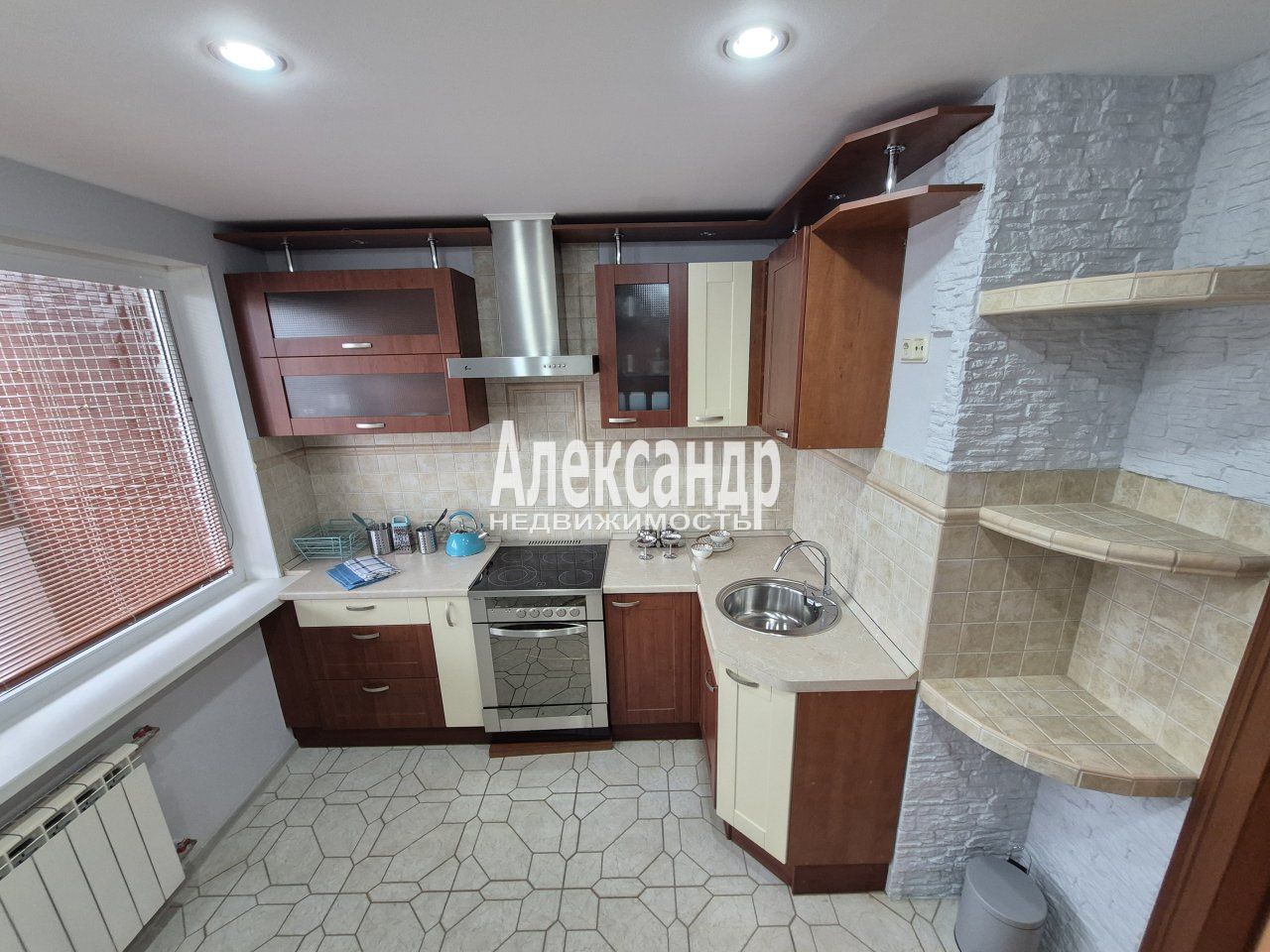 1-комнатная квартира (38м2) на продажу по адресу Санкт-Петербург, проспект Большевиков, 3— фото 7 из 34