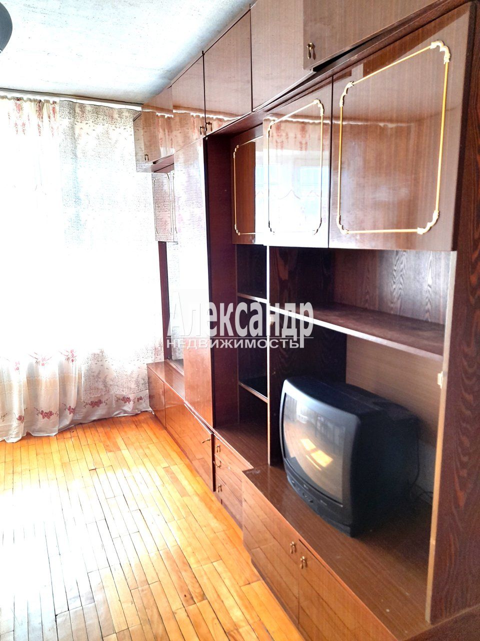 2-комнатная квартира (56м2) на продажу по адресу Ленинградская область, Приозерский район, Петровское сельское поселение, посёлок Петровское, Шоссейная улица, 34— фото 7 из 8