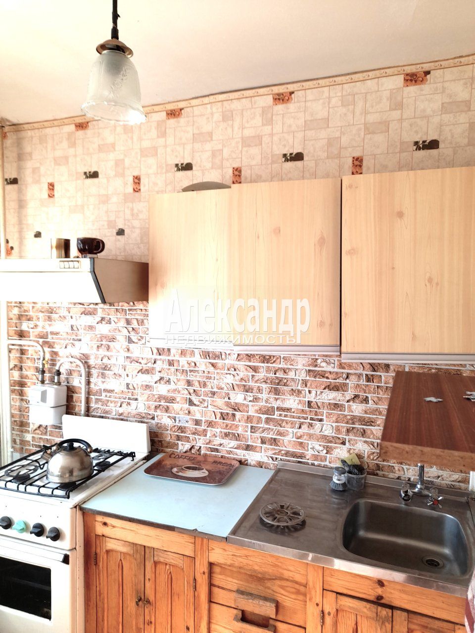 2-комнатная квартира (56м2) на продажу по адресу Ленинградская область, Приозерский район, Петровское сельское поселение, посёлок Петровское, Шоссейная улица, 34— фото 1 из 8