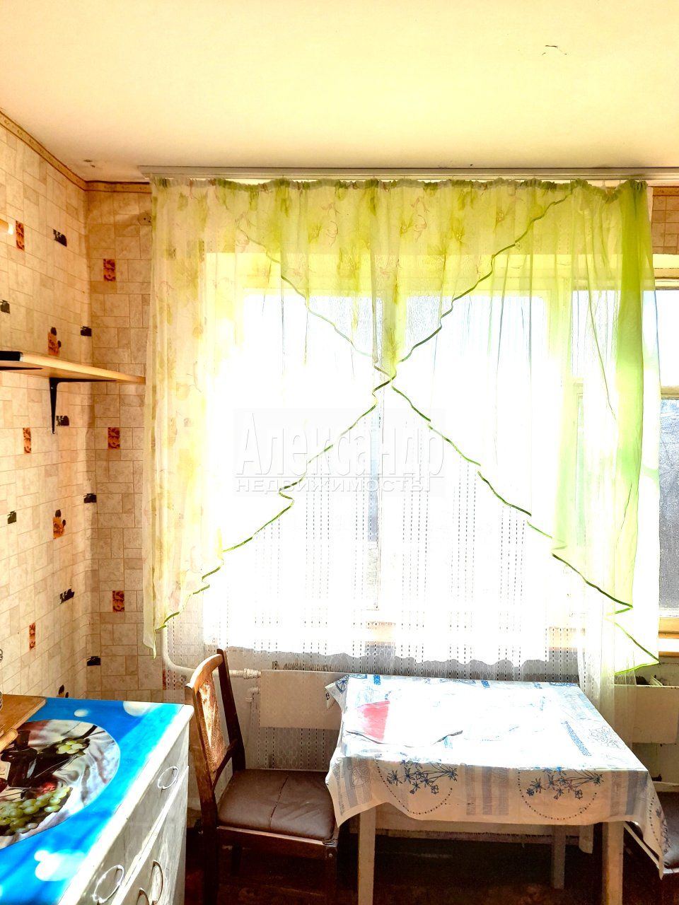 2-комнатная квартира (56м2) на продажу по адресу Ленинградская область, Приозерский район, Петровское сельское поселение, посёлок Петровское, Шоссейная улица, 34— фото 2 из 8